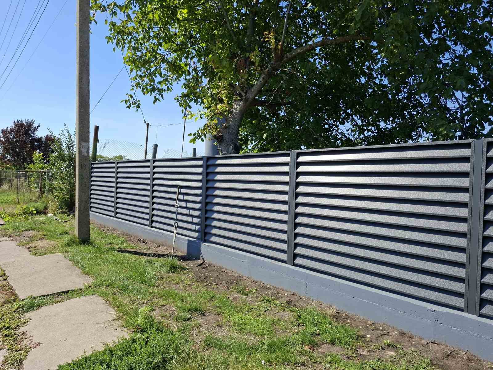 Gard IL12 pe soclu de beton - 1